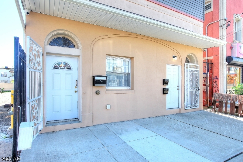 851 Mount Prospect Ave Property Photo 2