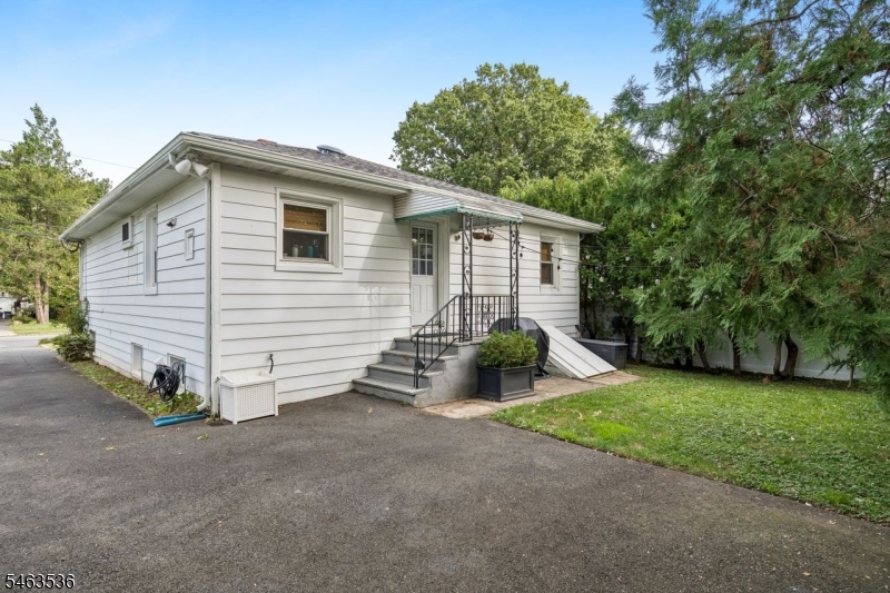 65 Marion Ave Property Photo 11