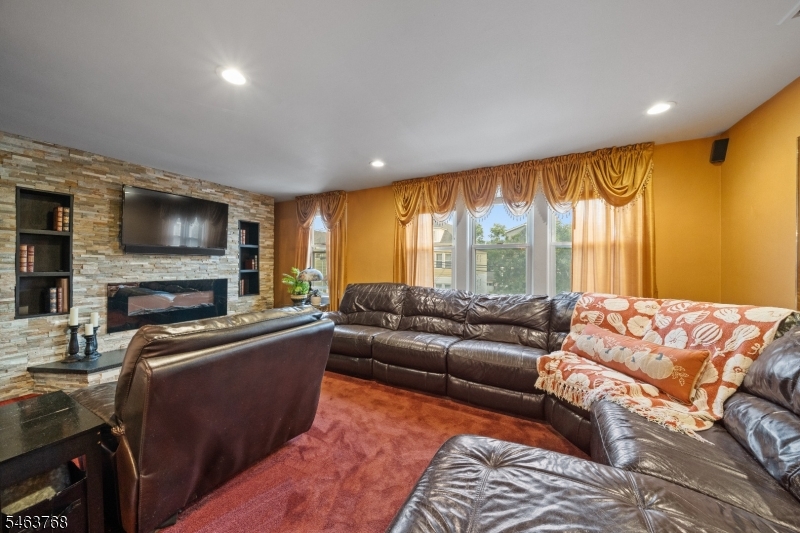 142 Knapp Ave Property Photo 12
