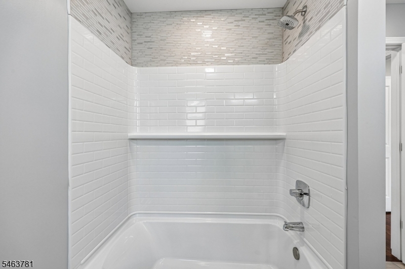 8 Chamberlain Ln Property Photo 35