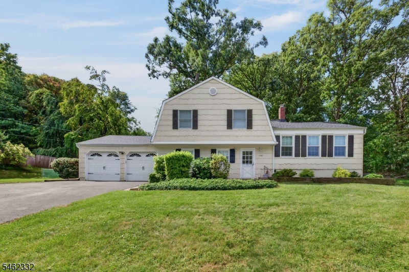 1163 Colonial Way Property Photo 1