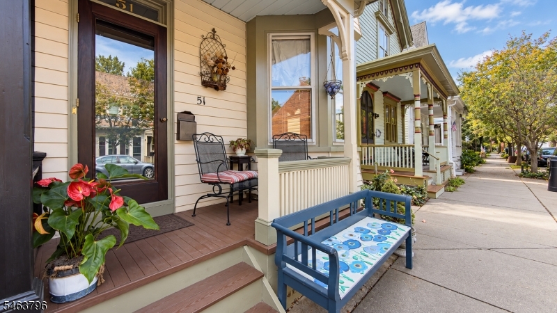 51 Perry St Property Photo 1