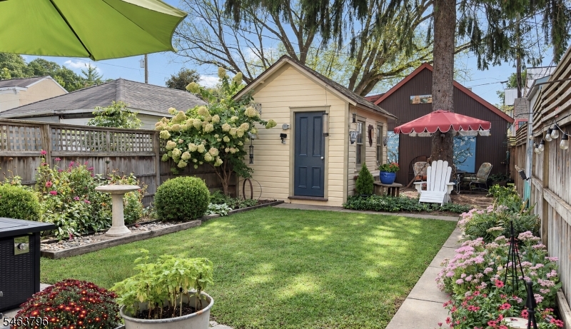51 Perry St Property Photo 27