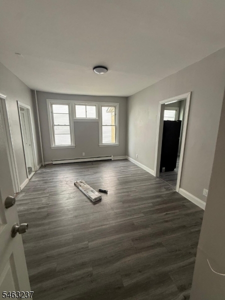 146 Leslie St Property Photo 5