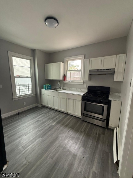 146 Leslie St Property Photo 6