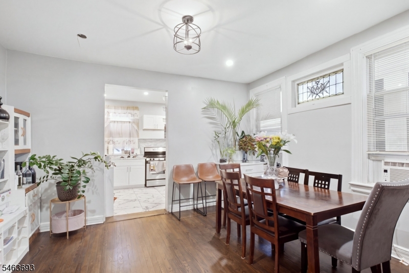 1134 Grove St Property Photo 1