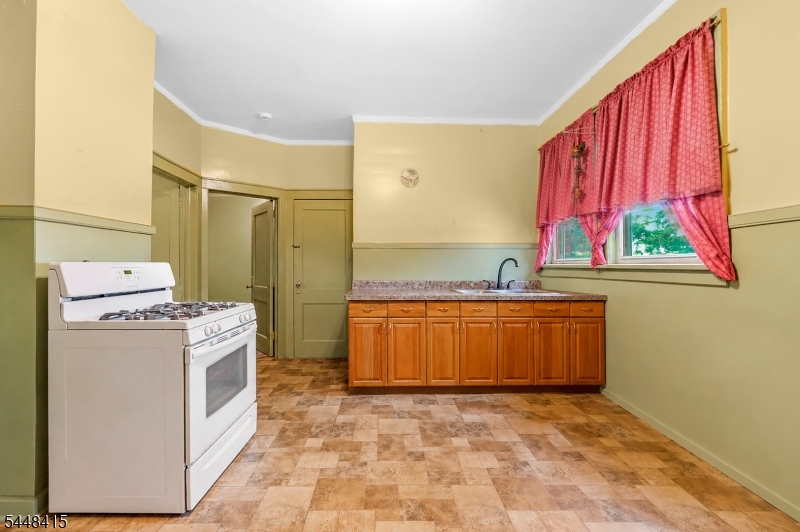 100 Hancox Ave Property Photo 4