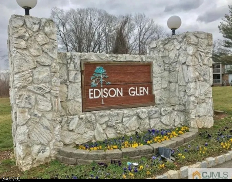 609 Edison Glen Ter Property Photo 1