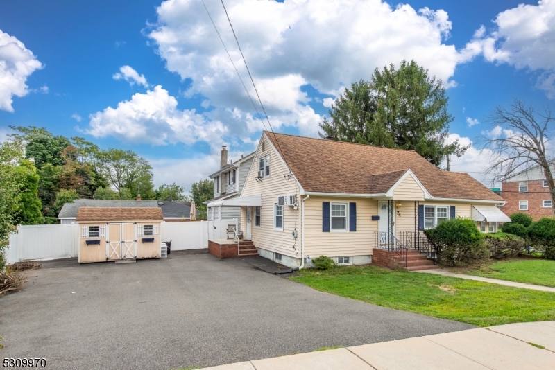 74 Pine St Property Photo 2