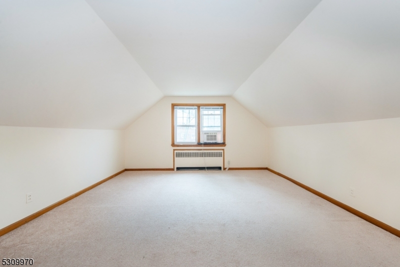 74 Pine St Property Photo 7
