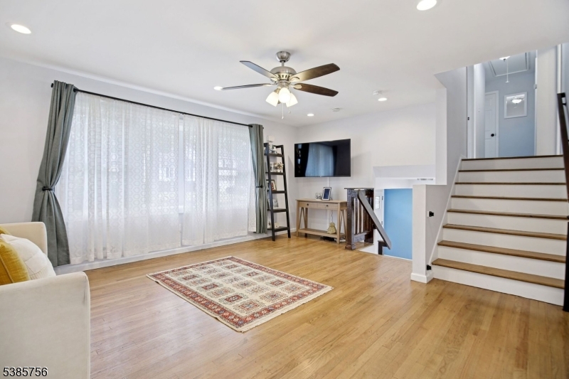 82 Eaton Pl Property Photo 6
