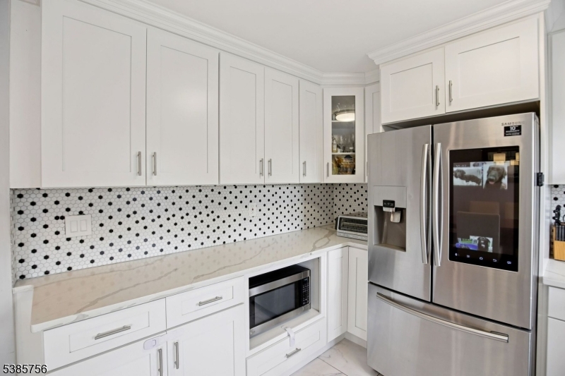 82 Eaton Pl Property Photo 13