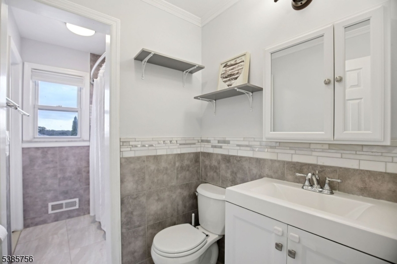 82 Eaton Pl Property Photo 23