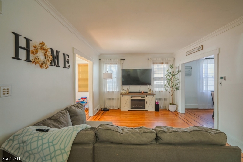2035 Balmoral Ave Property Photo 6