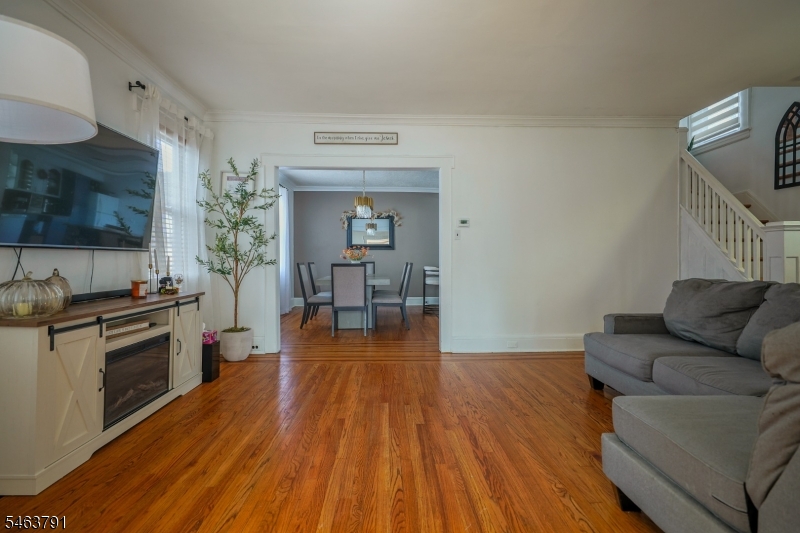 2035 Balmoral Ave Property Photo 9