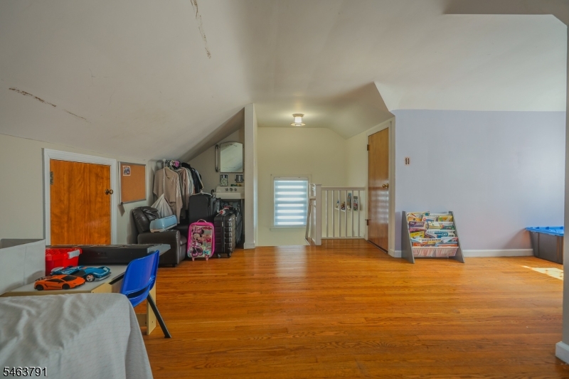 2035 Balmoral Ave Property Photo 21
