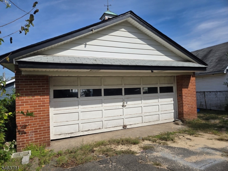 2035 Balmoral Ave Property Photo 32