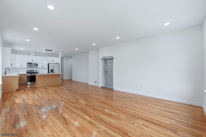 54 Pennsylvania Ave Property Photo 13