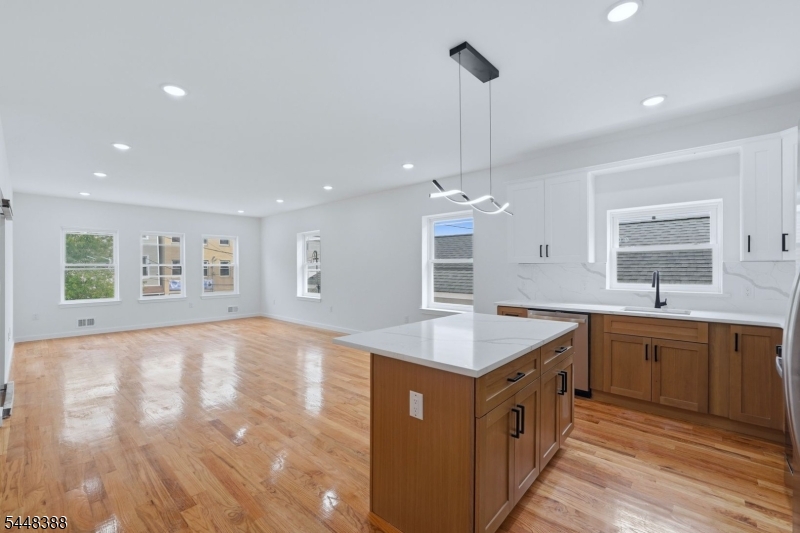 54 Pennsylvania Ave Property Photo 14