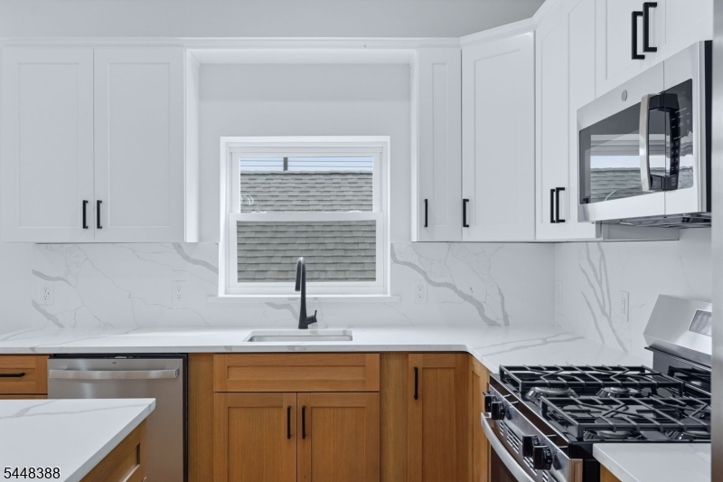 54 Pennsylvania Ave Property Photo 15