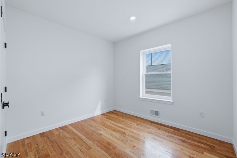 54 Pennsylvania Ave Property Photo 18