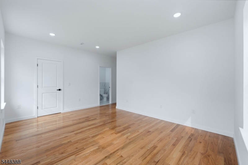 54 Pennsylvania Ave Property Photo 22
