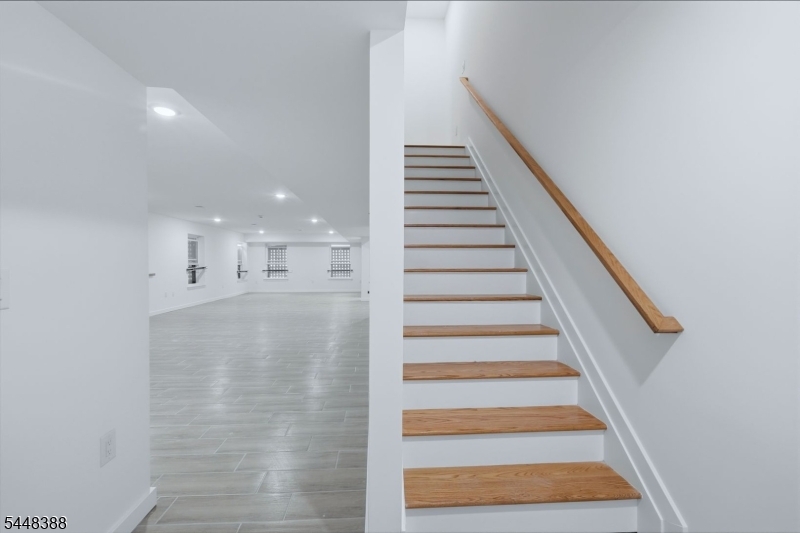 54 Pennsylvania Ave Property Photo 24
