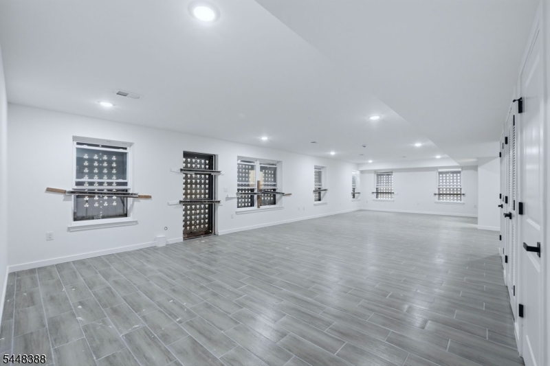 54 Pennsylvania Ave Property Photo 25