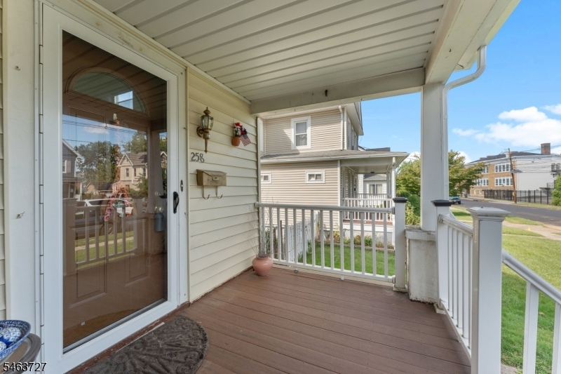 258 Whittier Ave Property Photo 5