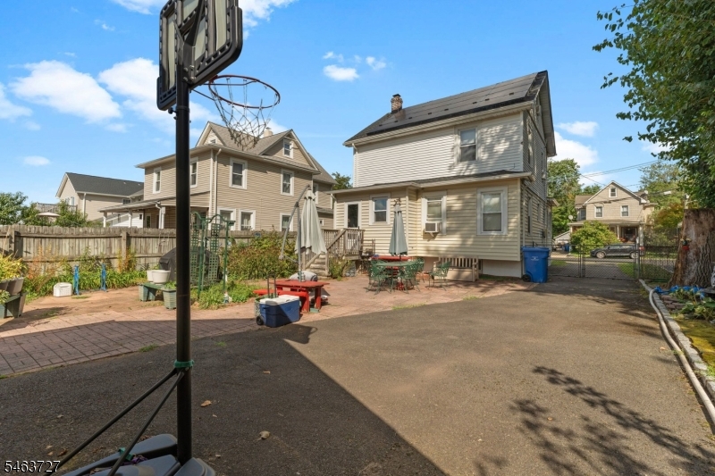 258 Whittier Ave Property Photo 24