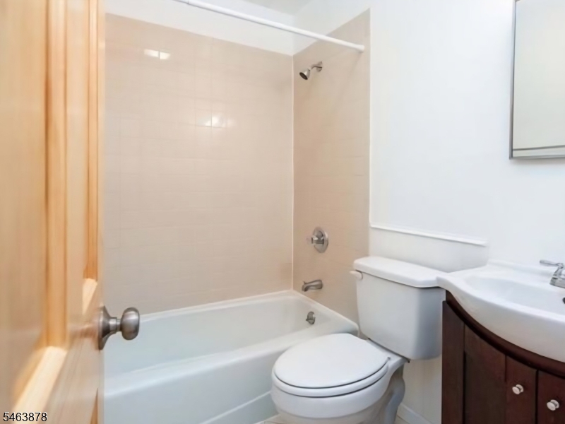 545 Bramhall Ave 3 Property Photo 5