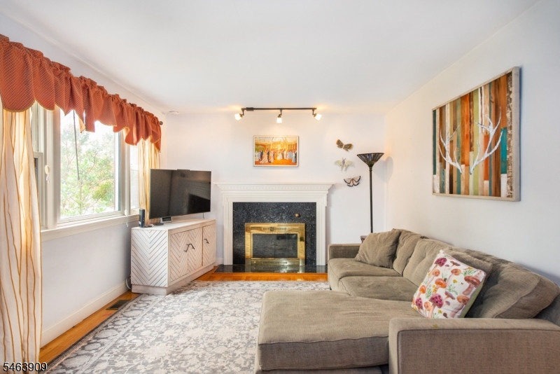 111 Greenlawn Ave Property Photo 3