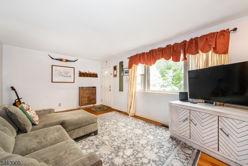 111 Greenlawn Ave Property Photo 4