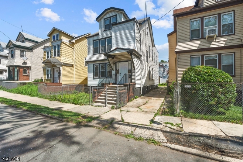 278 Wainwright St Property Photo 1