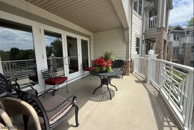 373 Victoria Drive Property Photo 4
