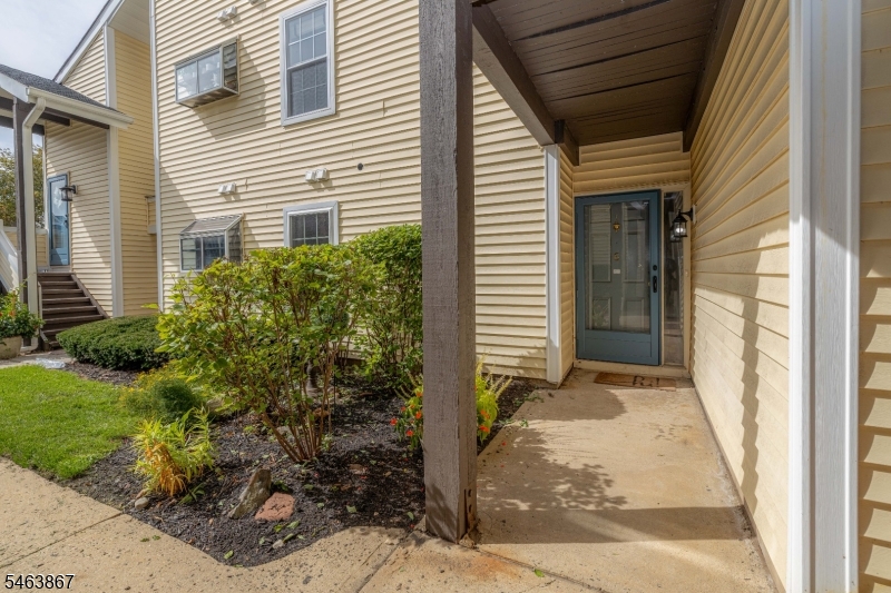 251 Broadmoor-6 6 Property Photo 2