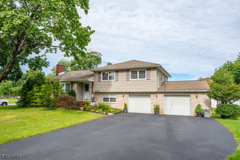 1555 Ratzer Rd Property Photo 1