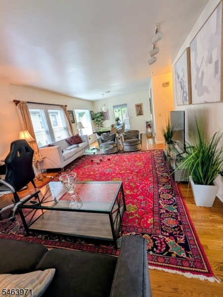 36 Phoenix Ave C Property Photo 1