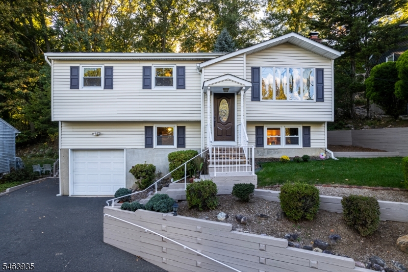 14 White Meadow Rd Property Photo 1