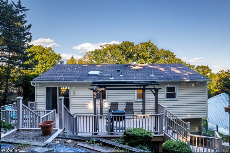 14 White Meadow Rd Property Photo 24