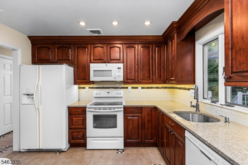 14 White Meadow Rd Property Photo 29