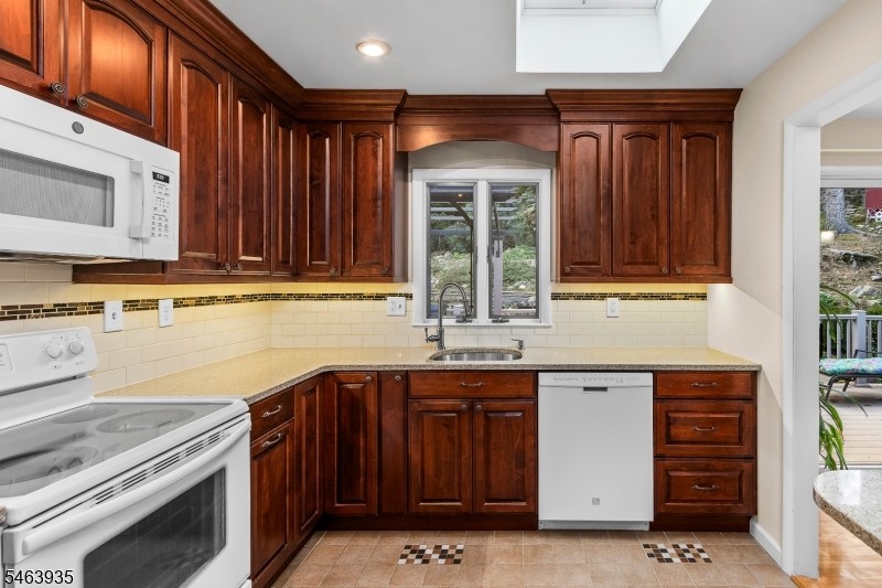 14 White Meadow Rd Property Photo 31