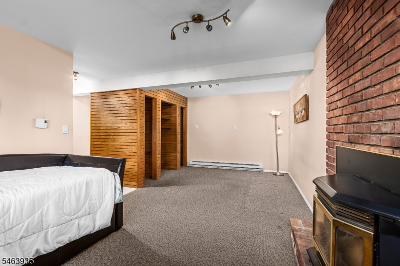 14 White Meadow Rd Property Photo 41