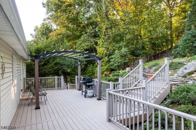 14 White Meadow Rd Property Photo 45