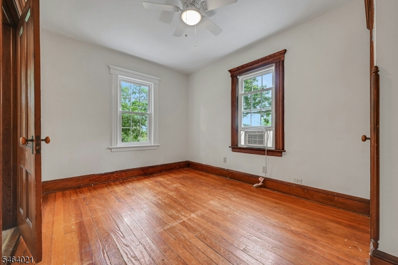 370 Sicomac Ave Property Photo 14