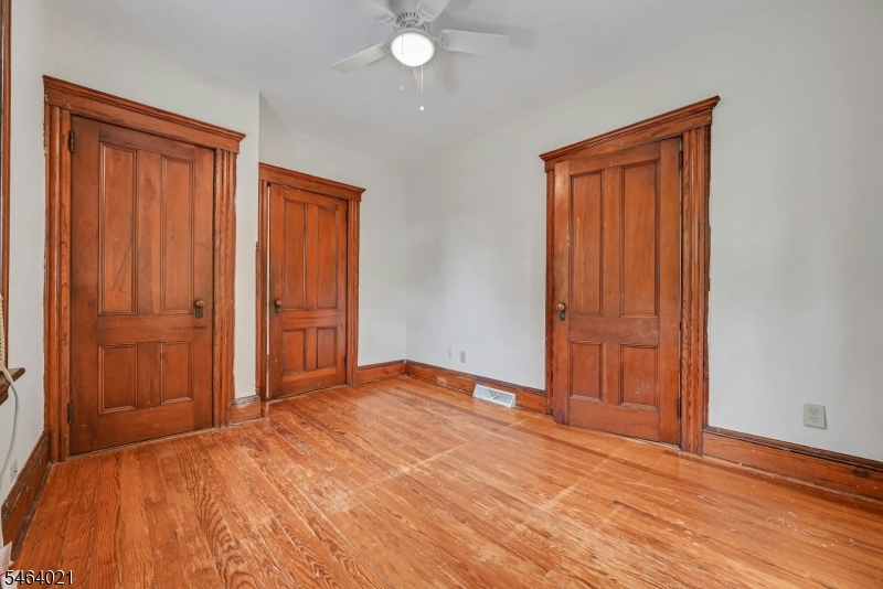 370 Sicomac Ave Property Photo 15