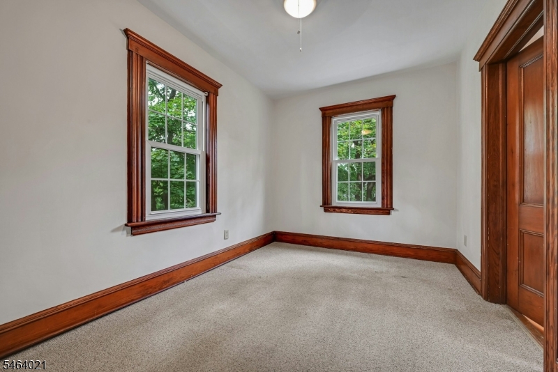 370 Sicomac Ave Property Photo 16