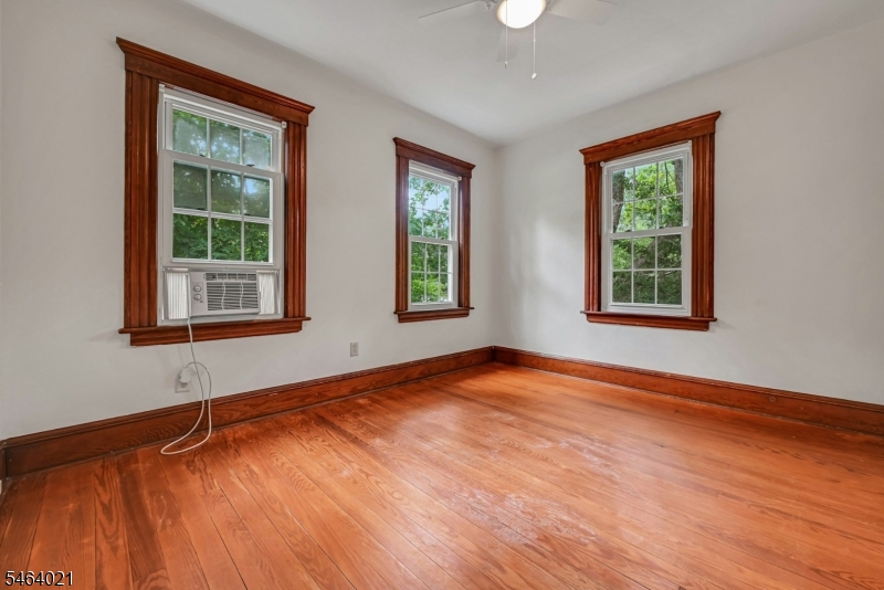 370 Sicomac Ave Property Photo 18
