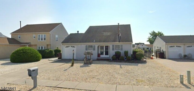 73 Ocean Gate Ave Property Photo 1
