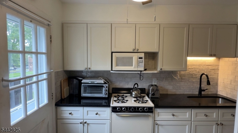 19 Dartmouth Ave 2b Property Photo 4